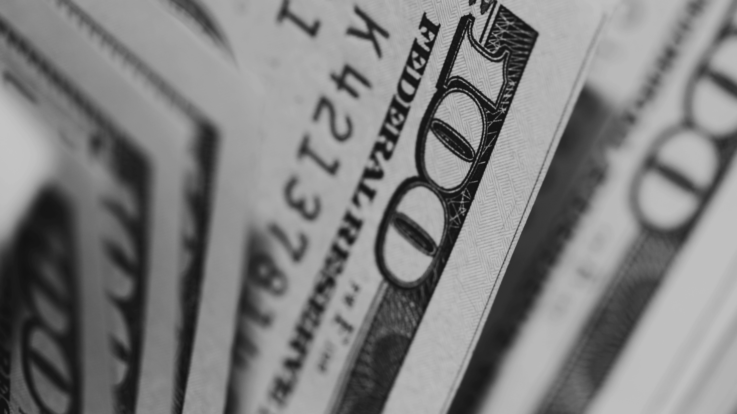 Currency stability in times of regional tension: what investors watch closely